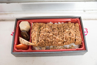 「たけ」さんからの投稿写真＠潮目の海カジキソースカツ丼