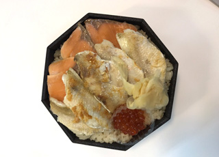 「KT」さんからの投稿写真＠【終売】のどぐろとサーモンといくらの弁当