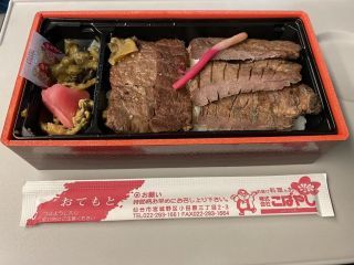 「なが」さんからの投稿写真＠厚切り牛たんとA5仙台牛Wステーキ弁当