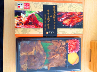 鹿児島黒豚ｽﾃｰｷ＆牛すき焼き弁当1
