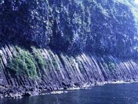 乙部鮪ノ岬の安山岩柱状節理の写真