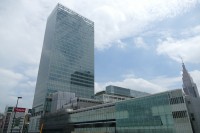 JR新宿ミライナタワーの写真