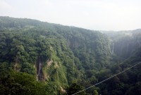 震動の滝の写真