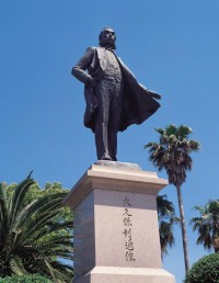 Bronze statue of Okubo Toshimichi