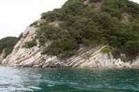 鹿浦越のランプロファイヤ岩脈