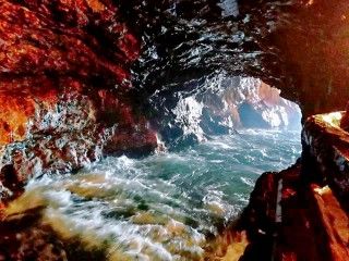 三段壁洞窟の写真