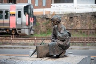 林芙美子像の写真