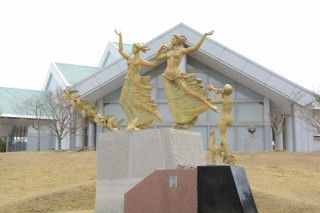 圓鍔勝三彫刻美術館の写真