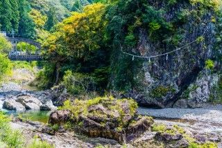 粟生の巌の写真