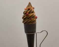 〈アンフィニ〉能登産いちごのチョコソフト