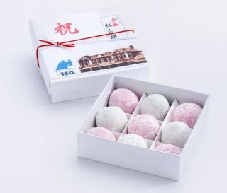 大阪神戸開通150周年　紅白餅　　1,800円(税込み） 伊勢名物「赤福」特製の「紅白餅」です。　※5/10～5/12　各日数量限定販売