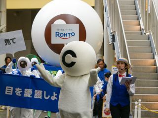 パレードではおねえさんと一緒に先頭に立つよ！