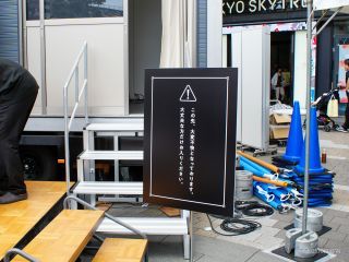 入る瞬間から不快