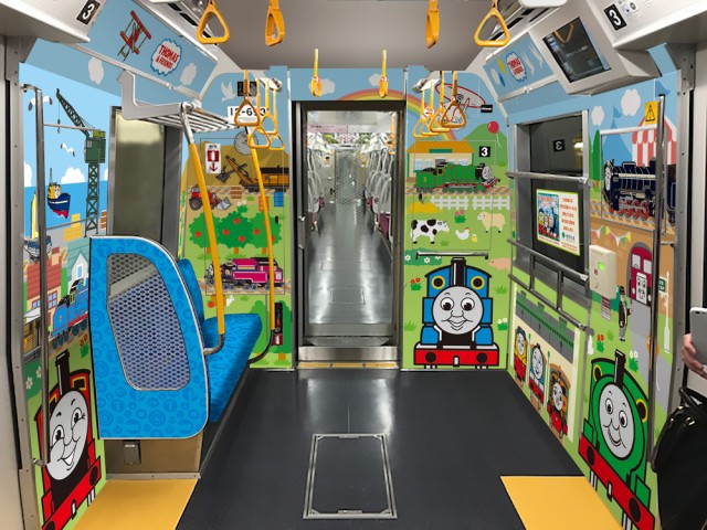 きかんしゃトーマスの「子育て応援スペース」を設置した 都営大江戸線車両の運行がスタート