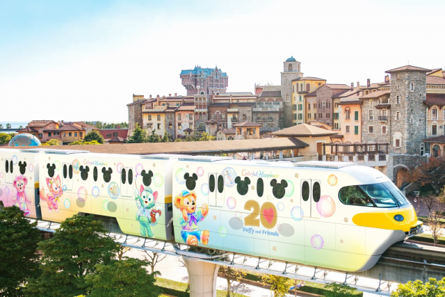 「ダッフィー＆フレンズ20周年：カラフルハピネス」をテーマにした“ふわふわ”リゾートライナーが登場！