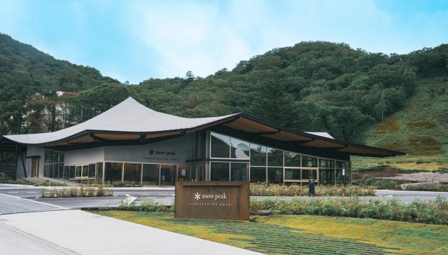 赤城山の新拠点「スノーピーク ランドステーション 赤城」開業。限定グッズや“福豚”ホットドッグも