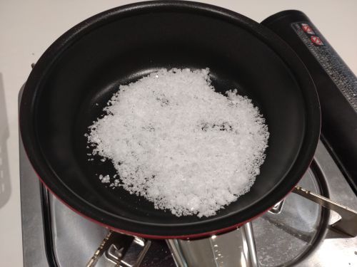 フライパンでさらに水分を飛ばす