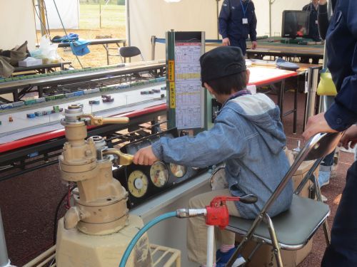 ▲JR貨物 本物の運転台でジオラマ走行体験