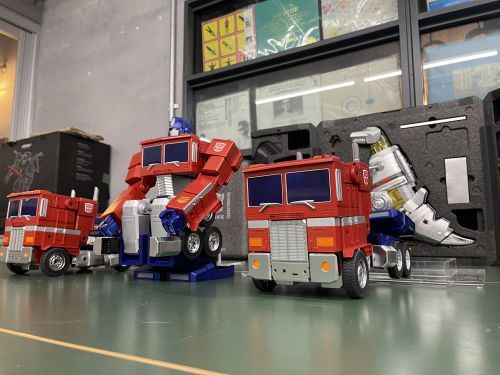 Robosen トランスフォーマー