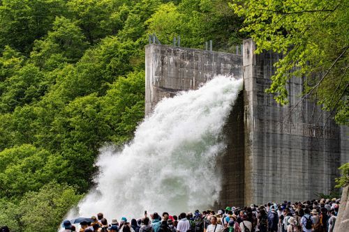 総貯水容量2億トンを誇る「矢木沢ダム」