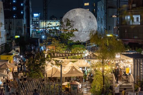 「Museum of the Moon」（下北線路街 空き地/初年度の様子）