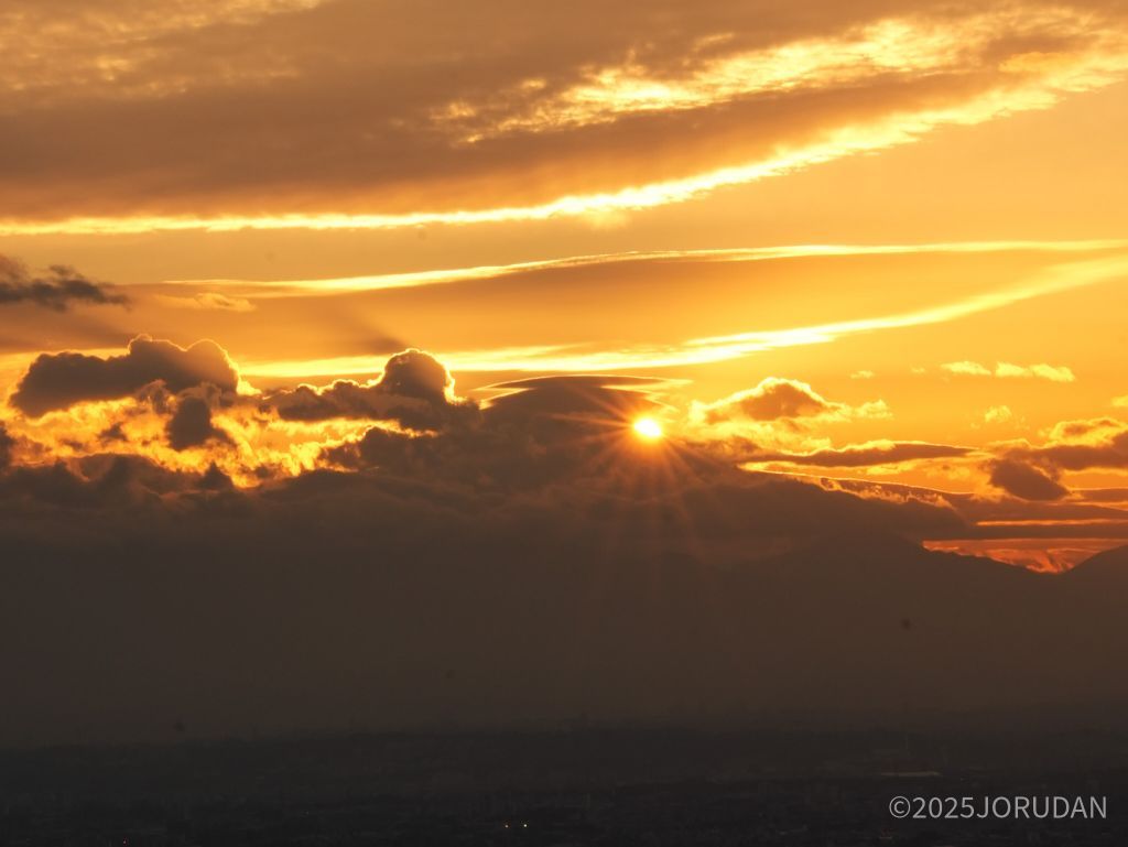 笠雲のようなものも見える?