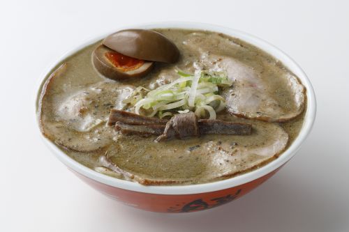 ＜看板商品＞「こいくち煮干（コク照り完熟玉子入り）」／1,130円（税込）