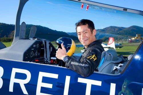 室屋義秀氏