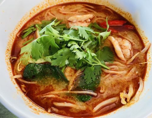 PUEN THAIFOOD湘南 トムヤムクンラーメン 1,000円(税込)