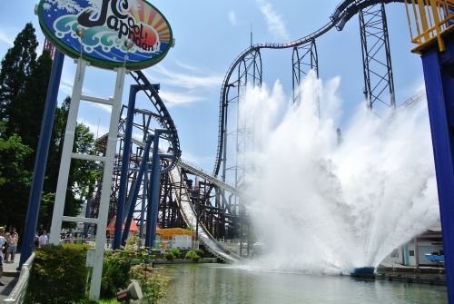 着水時に豪快な水しぶきを上げるクールジャッパーン